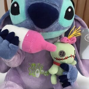Primo piano viso peluche Stitch bebè 3