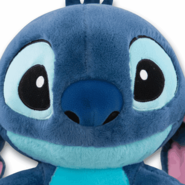 Grande peluche Stitch blu primo piano sul viso