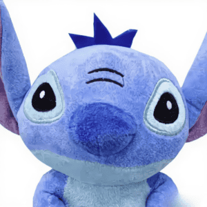 Primo piano del viso del peluche Stitch economico
